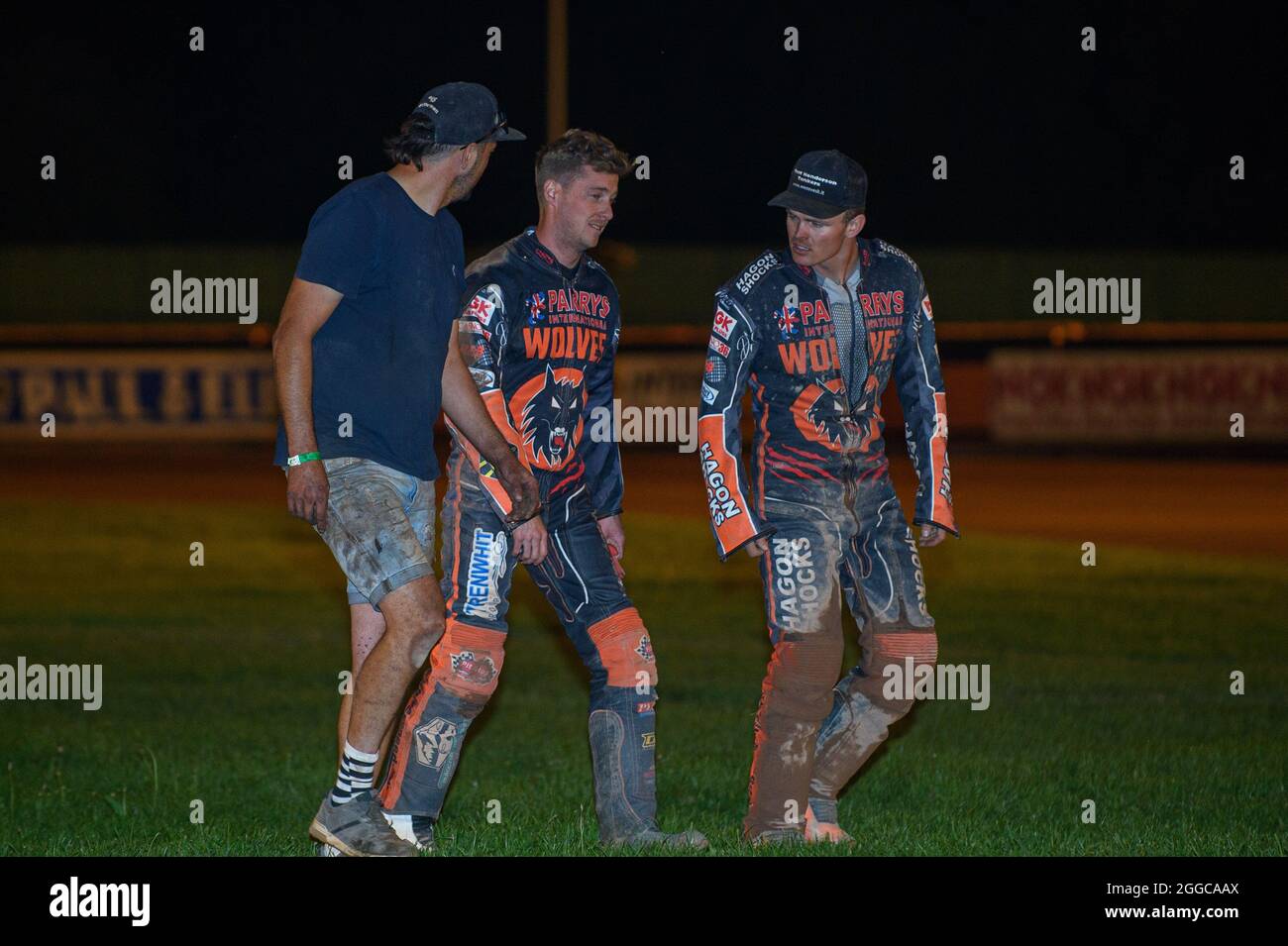 WOLVERHAMPTON, UK. AUGUST 30TH. Ryan Douglas (centre) walks back to the pits after his heat 12 fall during the SGB Premiership match between Wolverhampton Wolves and Belle Vue Aces at Monmore Green Stadium, Wolverhampton on Monday 30th August 2021. (Credit: Ian Charles | MI News) Credit: MI News & Sport /Alamy Live News Stock Photo