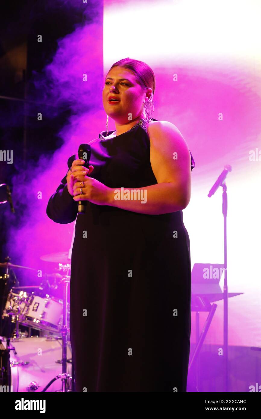 Alina Rau Alina bei der 4. Windflüchter Charity Gala zu Gunsten der Stiftung ...