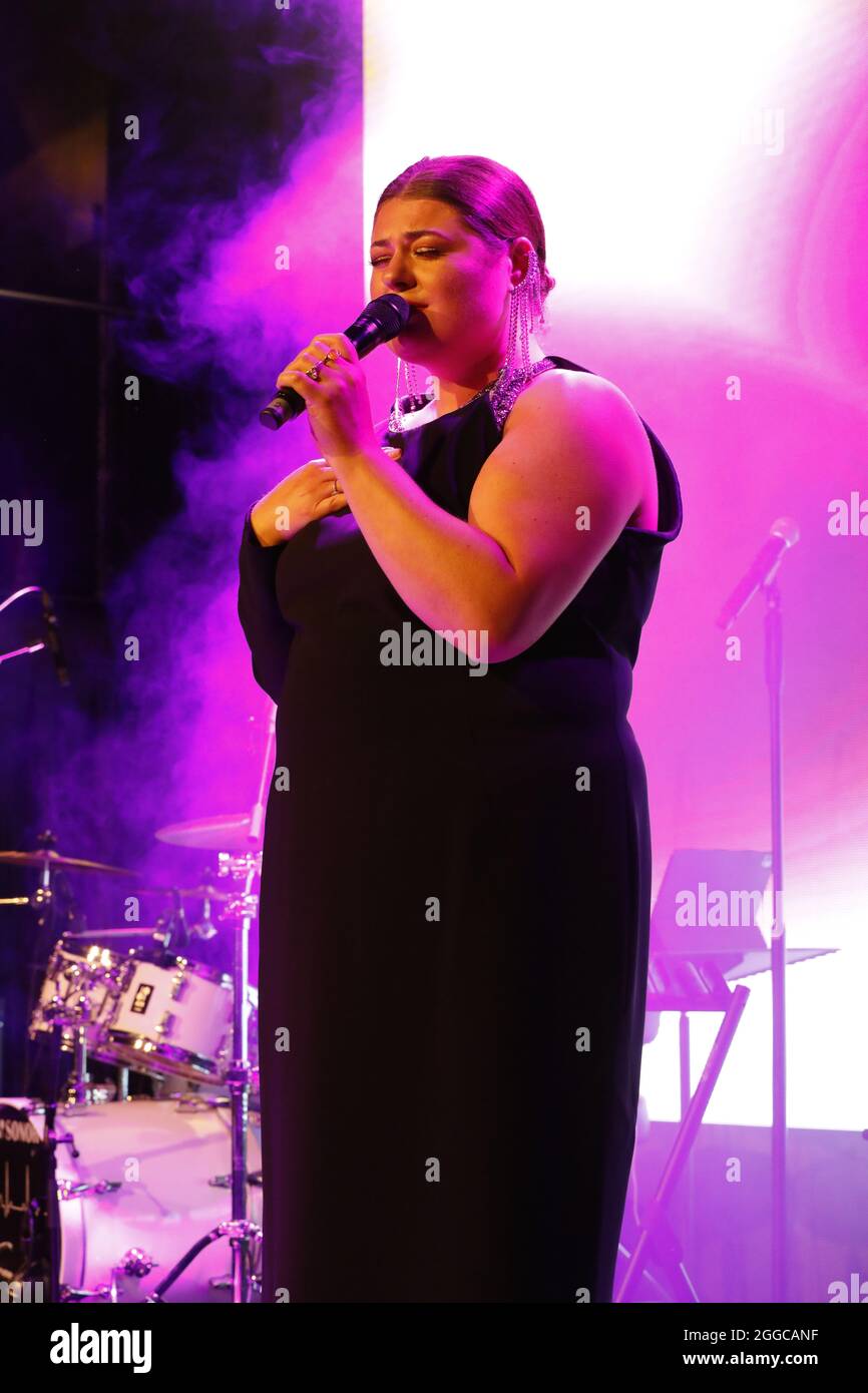 Alina Rau Alina bei der 4. Windflüchter Charity Gala zu Gunsten der Stiftung ...