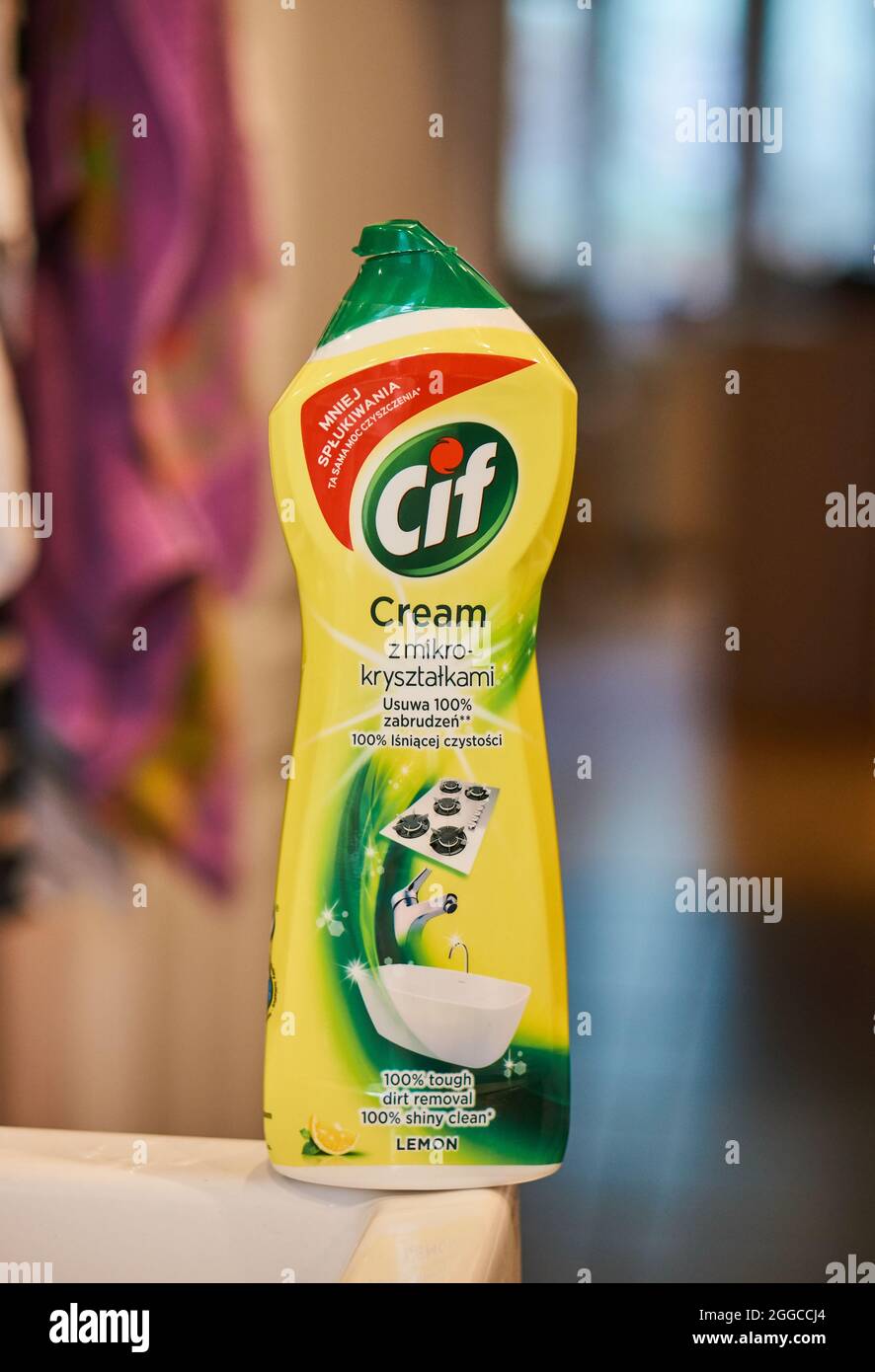 https://c8.alamy.com/comp/2GGCCJ4/poznan-poland-nov-25-2017-the-cif-cream-cleaning-product-for-kitchen-and-bathroom-in-a-plastic-bottle-2GGCCJ4.jpg