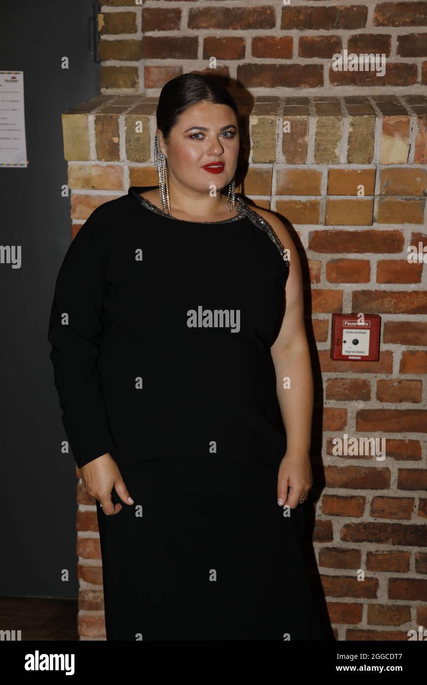 Alina Rau Alina bei der 4. Windflüchter Charity Gala zu Gunsten der Stiftung ...