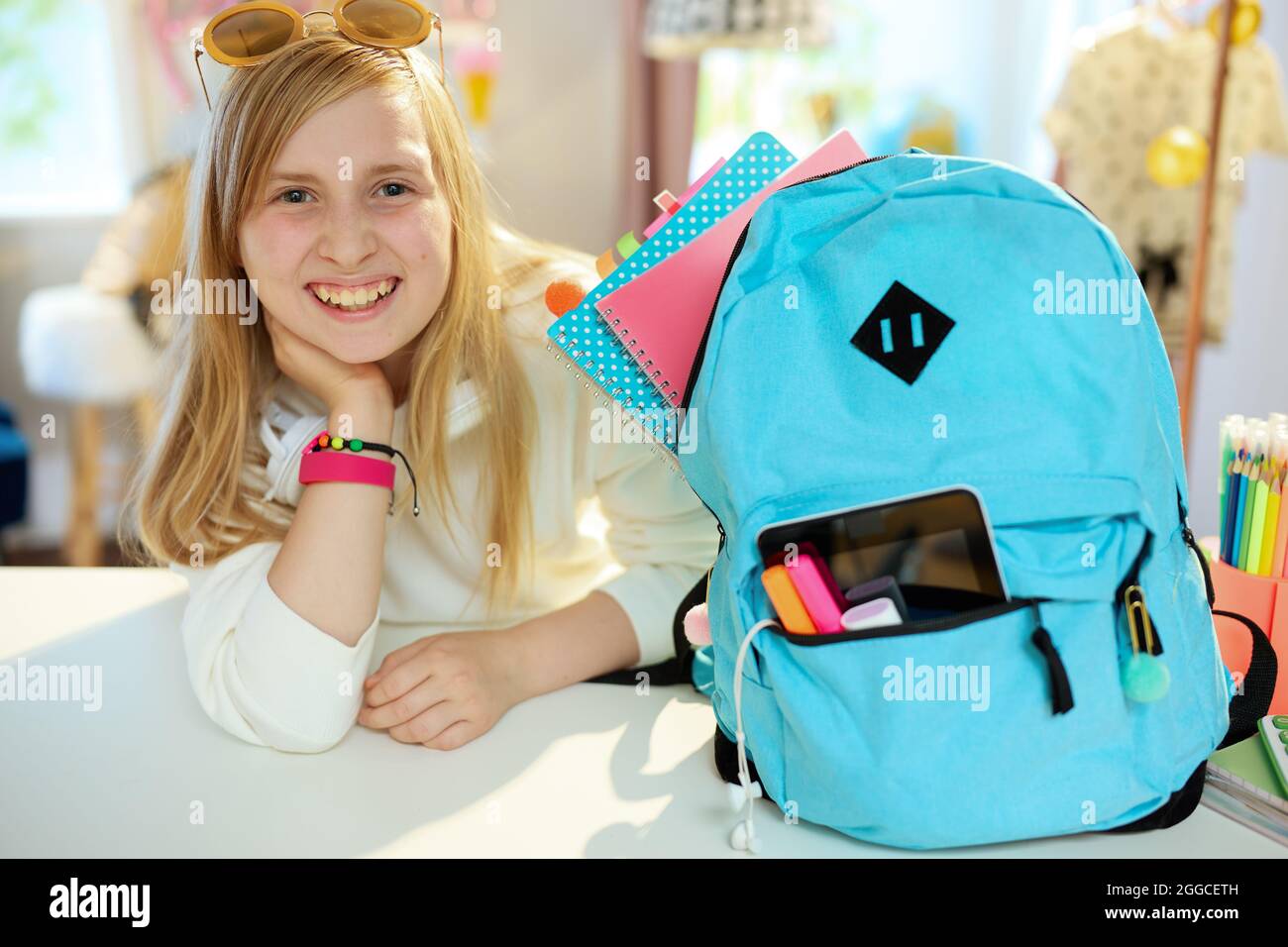 School backpack bedroom hi res stock photography and images Alamy