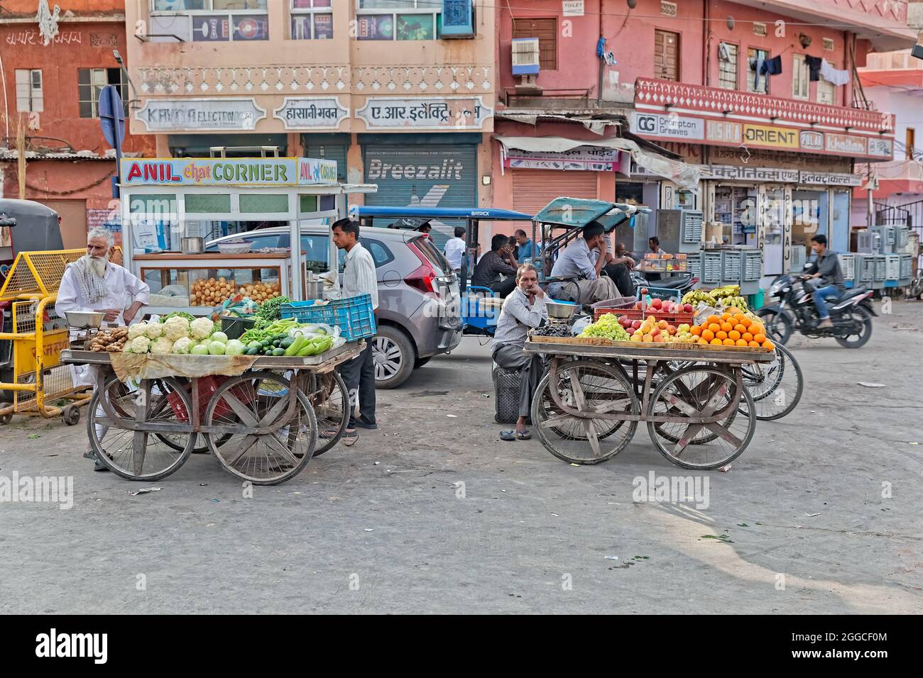 Jaipur vegetable stands at street market in India Stock Photo Alamy