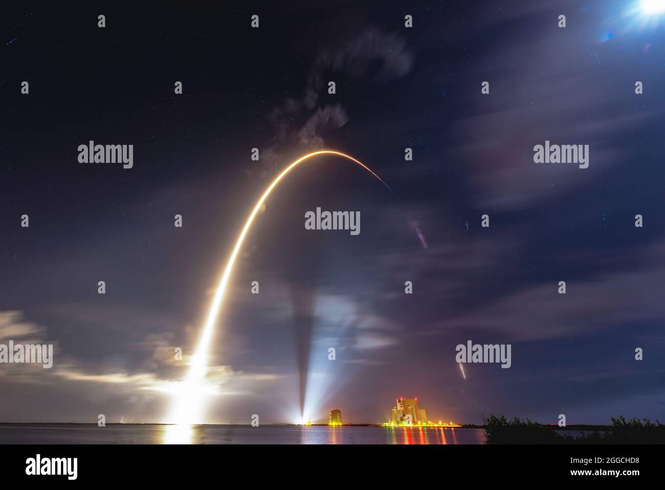 A SpaceX Falcon 9 rocket carrying NASA’s CRS-23 payload launches from Launch Complex 39A at Kennedy Space Center, Fla., August 29, 2021. The Dragon spacecraft carried approximately 4,800 pounds of crucial supplies and equipment, as well as more than a dozen payloads to the International Space Station. Stock Photo