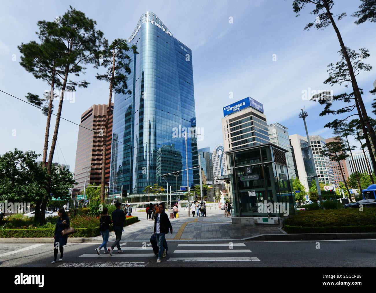 KEB Hana Bank Headquarters in Seoul, South Korea Stock Photo Alamy