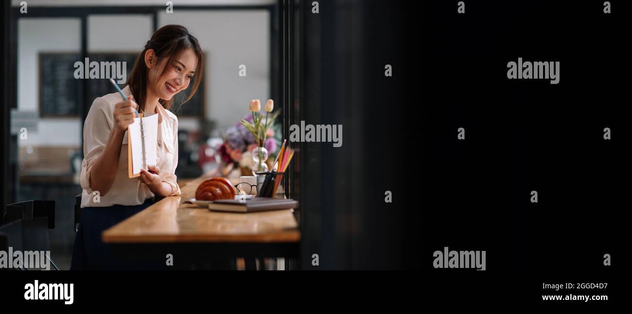 Asian woman teacher teaching online, coronavirus and online distance learning concept Stock Photo