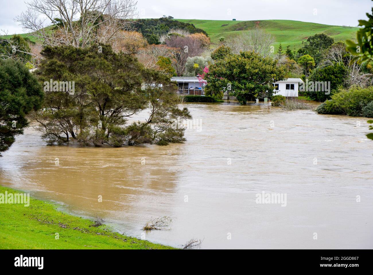 Auckland. 31st Aug, 2021. Photo taken on Aug. 31, 2021 shows a waterlogged area in west Auckland of New Zealand. People of at least 60 homes in west Auckland of New Zealand were evacuated overnight due to rain-triggered flood amid the COVID-19 lockdown. Credit: Li Qiaoqiao/Xinhua/Alamy Live News Stock Photo
