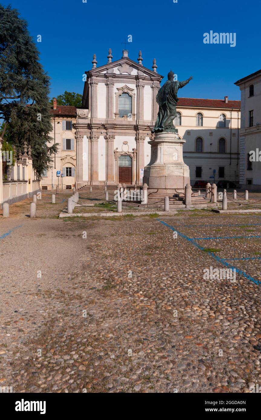 Italy, Lombardy, Pavia, Piazza Ghisleri Square, Papa Pio V Ghisleri Monument background Ex Chiesa di San Francesco di Paola Stock Photo