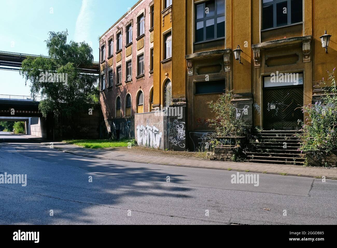 Ehemalige Verwaltung der Rheinstahl AG im Stadtteil Duisburg-MŸhlenfeld. Stock Photo