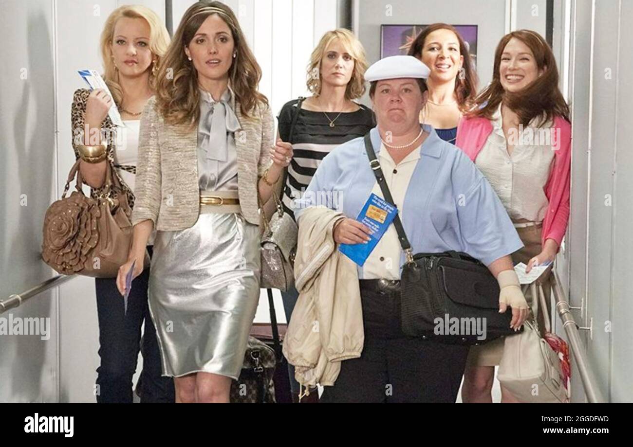 BRIDESMAIDS 2011 Universal Pictures film. From left: Wendi McLendon-Covey, Kristen Wiig, Elle Kemper, Melissa McCarthy, Maya Rudolph, Rose Byrne Stock Photo