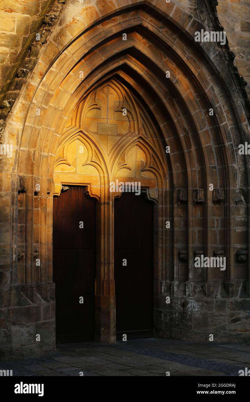 St. Georg die älteste Kirche Ambergs Ein Spaziergang durch das mittelalterliche Zentrum Ambergs verzaubert Kulturliebhaber. Amberg, Oberpfalz, Bayern, Stock Photo