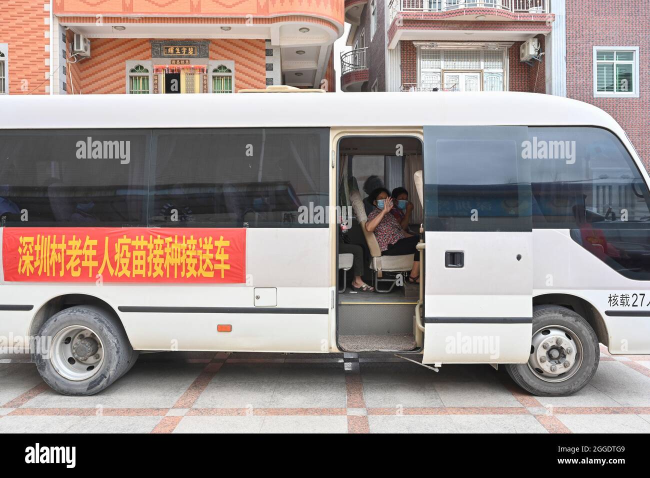Jinjiang, China's Fujian Province. 31st Aug, 2021. Elderly people take a free shuttle bus to a vaccination site at Shenzhen Village of Neikeng Town in Jinjiang City, southeast China's Fujian Province, Aug. 31, 2021. To solve the 'last mile' problem of COVID-19 vaccination in rural areas, the government of Jinjiang City sets up in-village vaccination sites and provides free shuttle buses, making vaccination services more convenient for local villagers especially elderly people. Credit: Song Weiwei/Xinhua/Alamy Live News Stock Photo