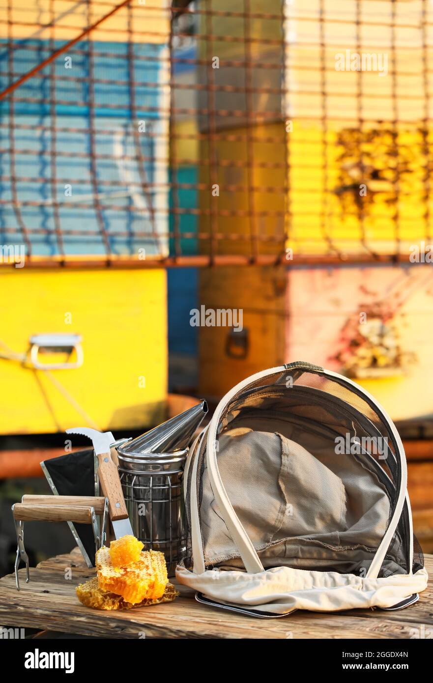 Beekeeping uniform hires stock photography and images Alamy