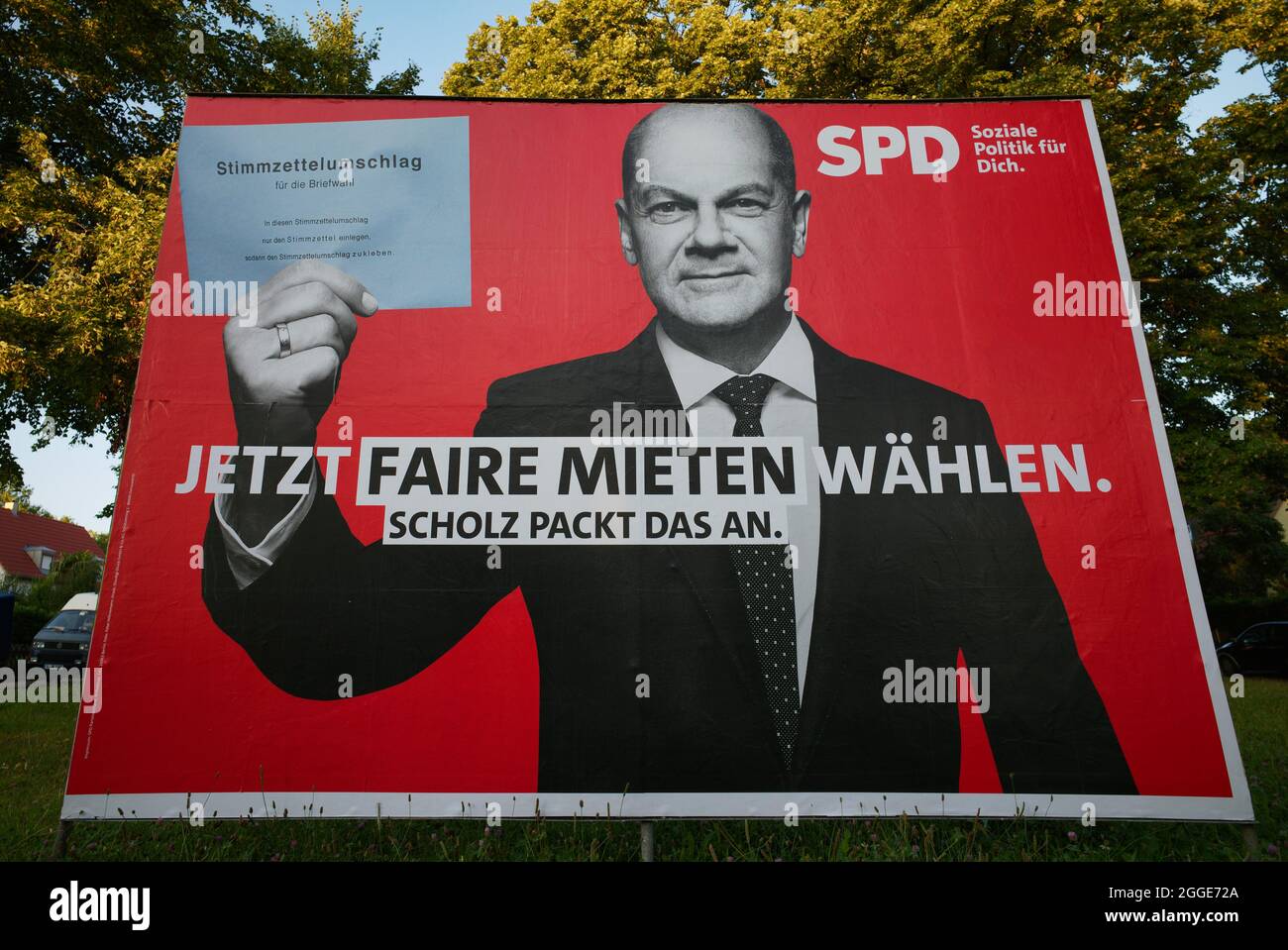 Election poster of the SPD, Olaf Scholz, German Minister of Finance and top candidate of the SPD, holding ballot envelope of the official postal Stock Photo