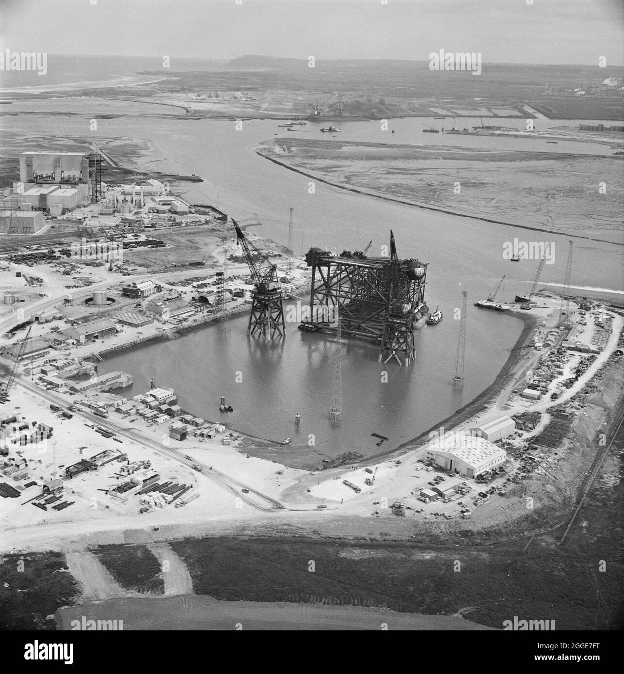 Bp oil rigs north sea hi-res stock photography and images - Alamy