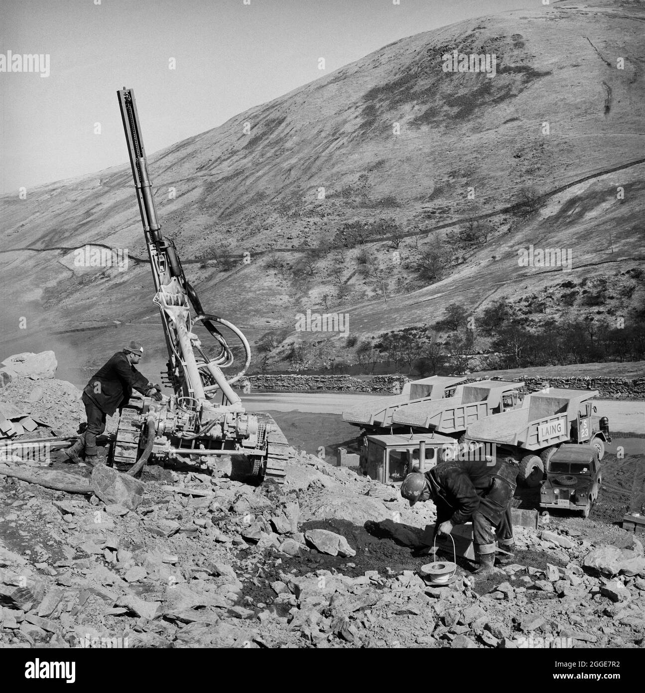 Two men blasting and drilling rocks during the construction of the M6 Motorway through the Lune Gorge. Rock excavations used in the construction of the motorway took place at a quarry at Dillicar Knott and also at Jeffrey's Mount, both close to the site of the motorway. Stock Photo