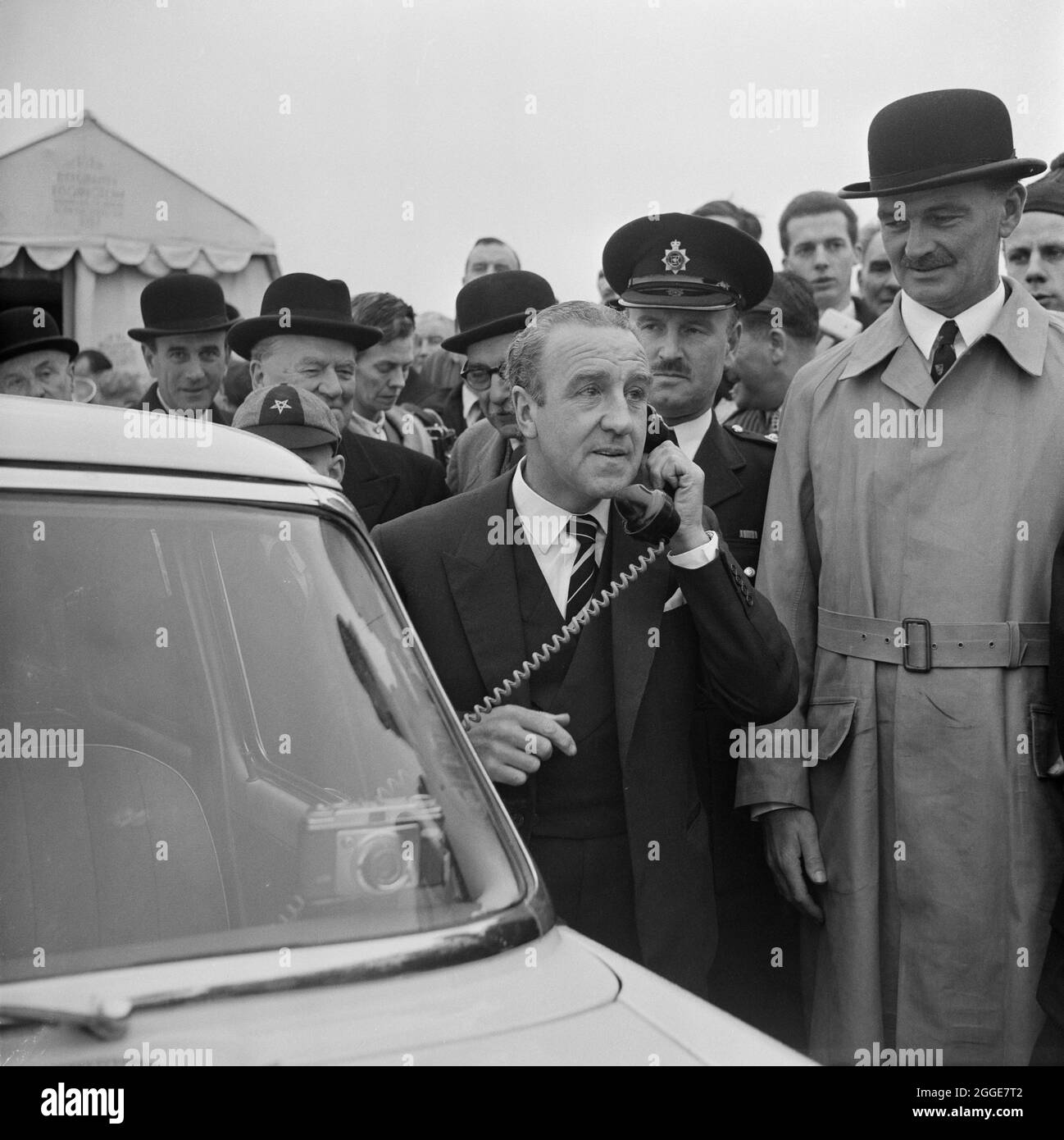The Minister of Transport, Ernest Marples, using a police car's radio telephone to order the barriers to be removed on the M1 at the opening ceremony of the motorway. This image was catalogued as part of the Breaking New Ground Project in partnership with the John Laing Charitable Trust in 2019-20. Stock Photo