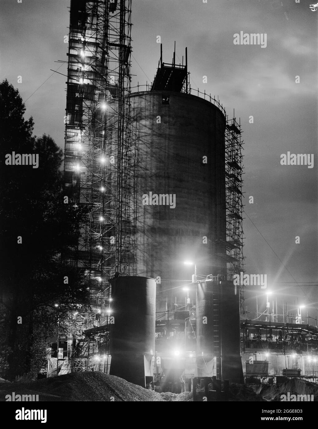 A floodlit view of a sugar silo under construction at Allscott Sugar Beet Factory. A sugar beet factory was at Allscott from 1927 until it closed in 2007. Laing built two sugar silos here in 1961 for the British Sugar Corporation who were the owners of the site. Each silo was able to store 10,000 tons of granulated sugar and at the time they were constructed, they were the tallest that Laing had built so far using sliding formwork. This photograph was published in September 1961 in the Laing monthly newsletter 'Team Spirit'. Stock Photo