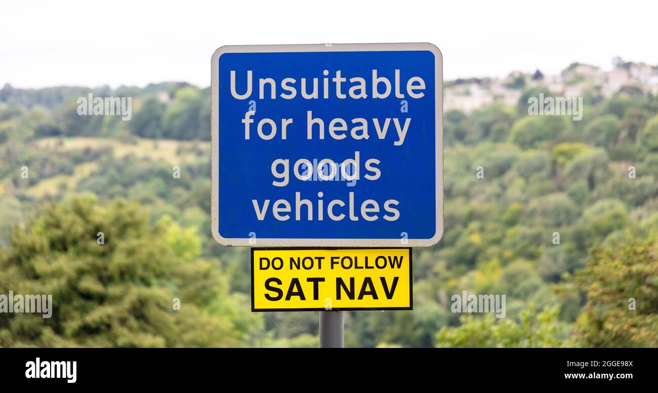 Unsuitable for heavy goods vehicles - Do Not Use Sat Nav sign Stock Photo