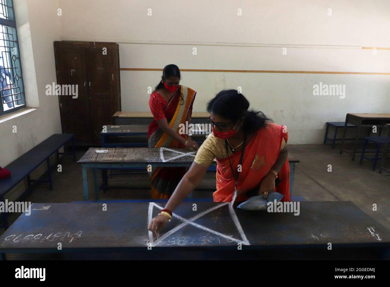Tamil nadu india government school hi-res stock photography and images ...