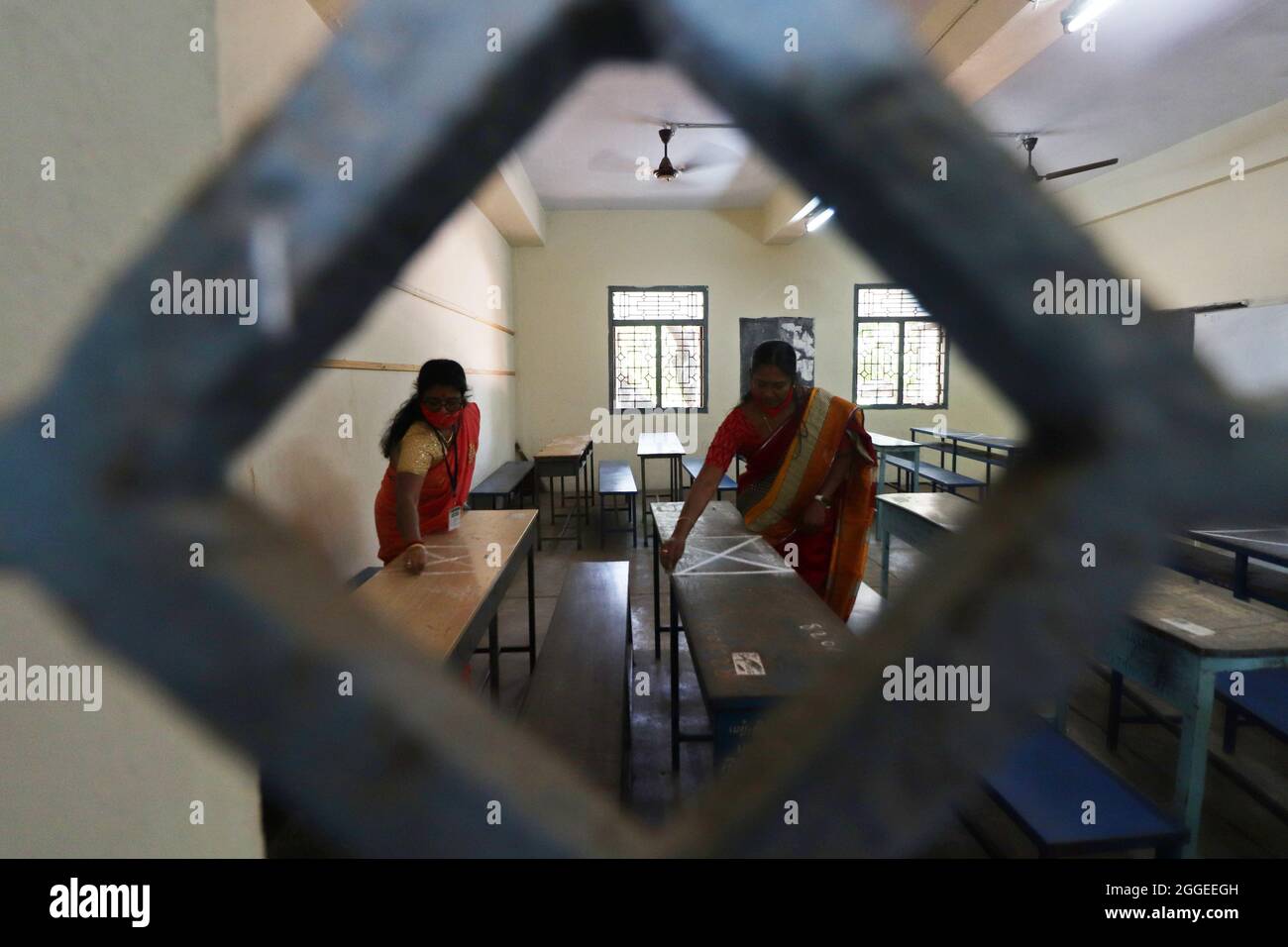 Tamil nadu india government school hi-res stock photography and images ...