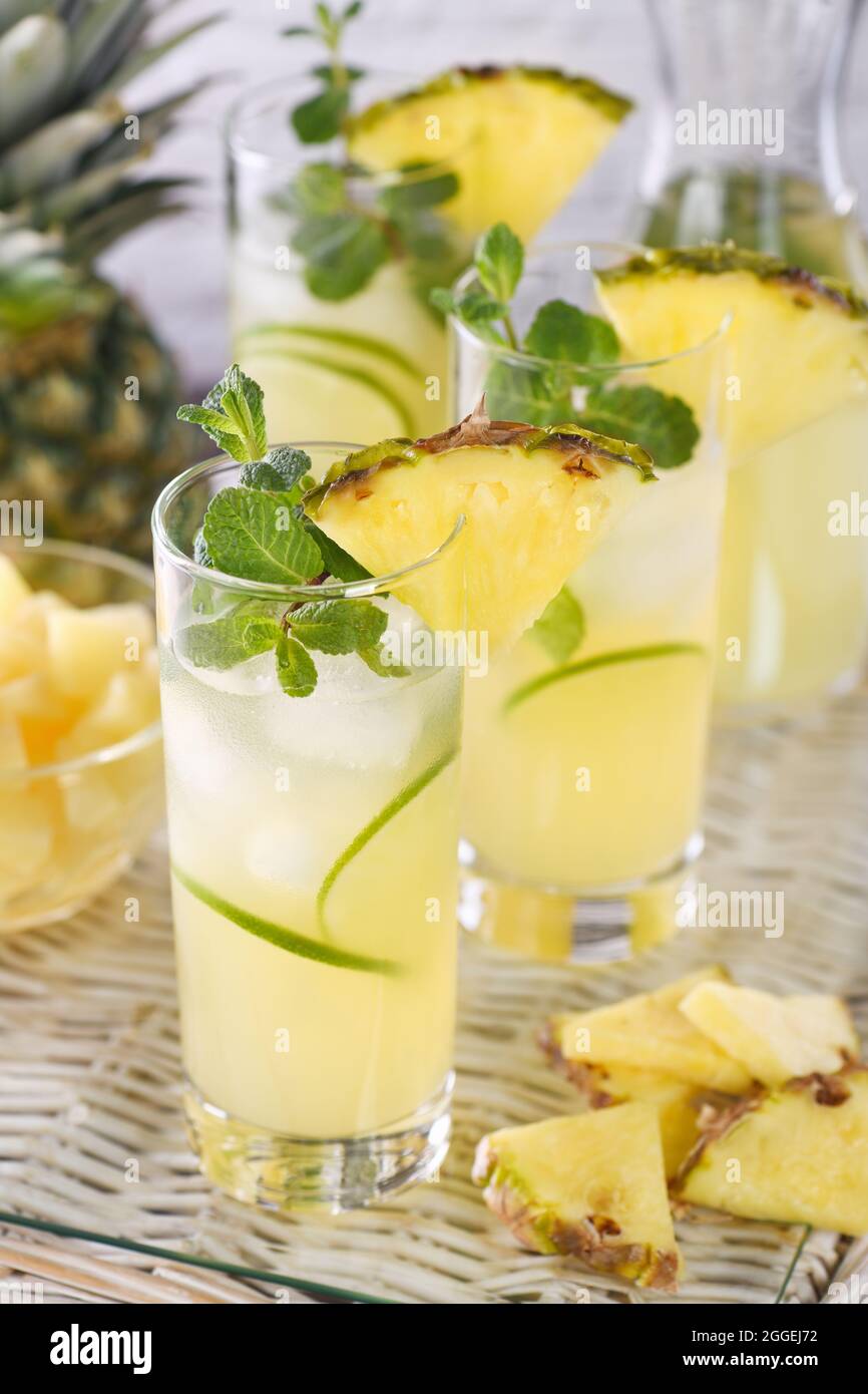 Pineapple cocktails hires stock photography and images Alamy