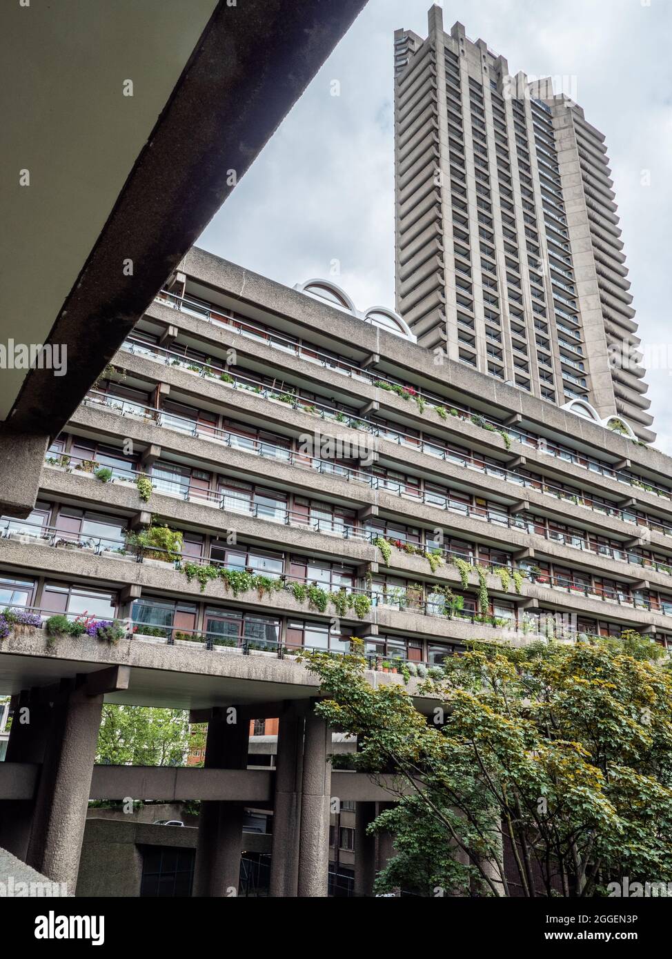 The iconic brutalist architecture of the Barbican Estate in the heart of the City of London, EC1.The Barbican Estate, London. The iconic brutalist arc Stock Photo