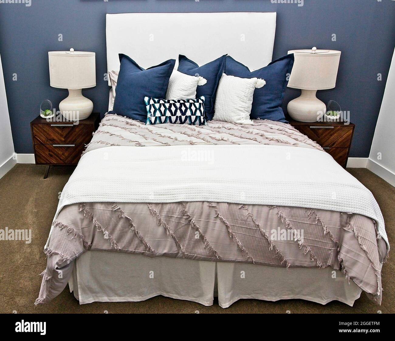 Guest Bedroom With Bed, Night Stands And Lamps Stock Photo Alamy