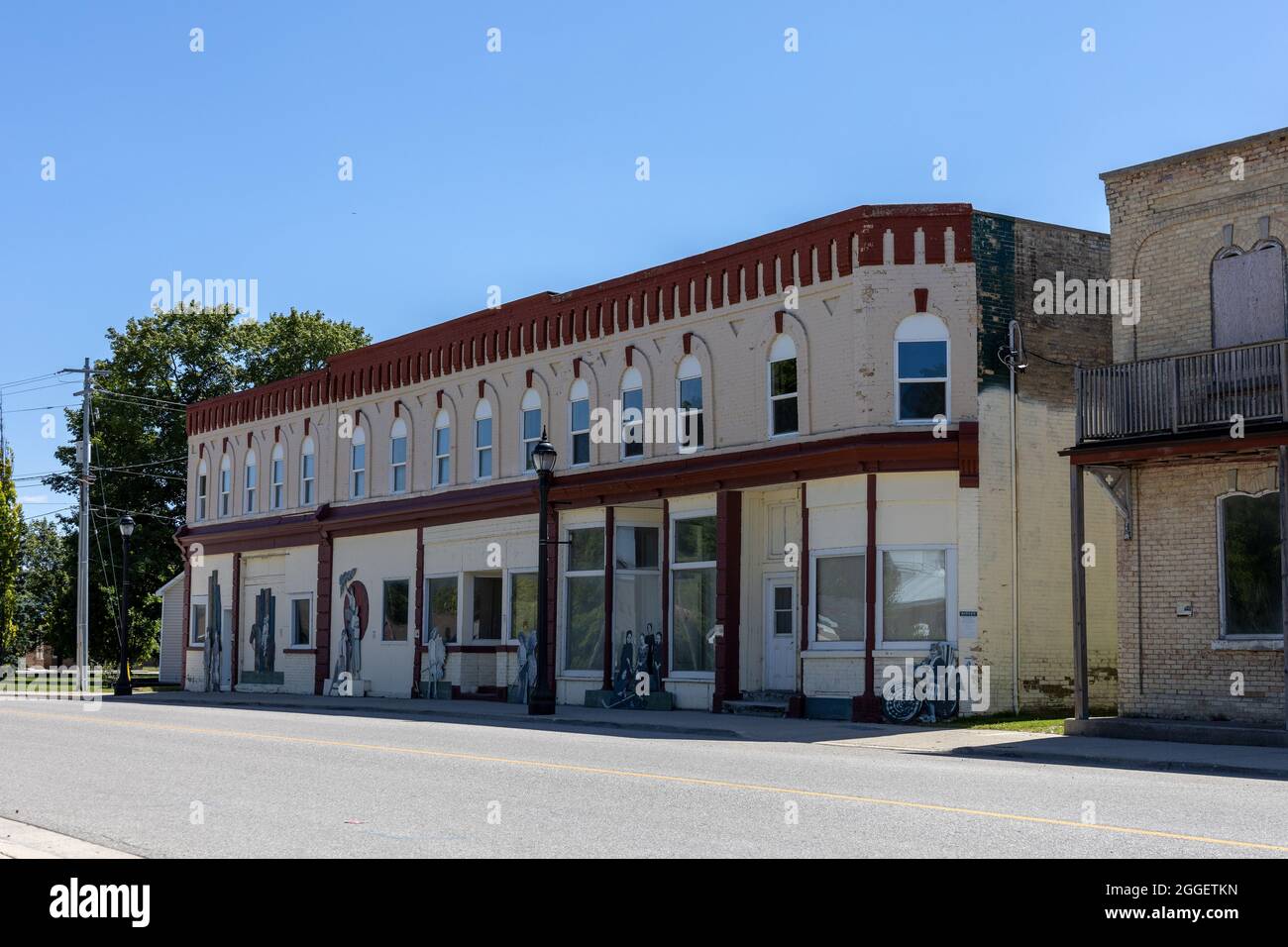 Historic Building In Ripley Ontario With Historic Photographs Of Women From Ripley Stock Photo