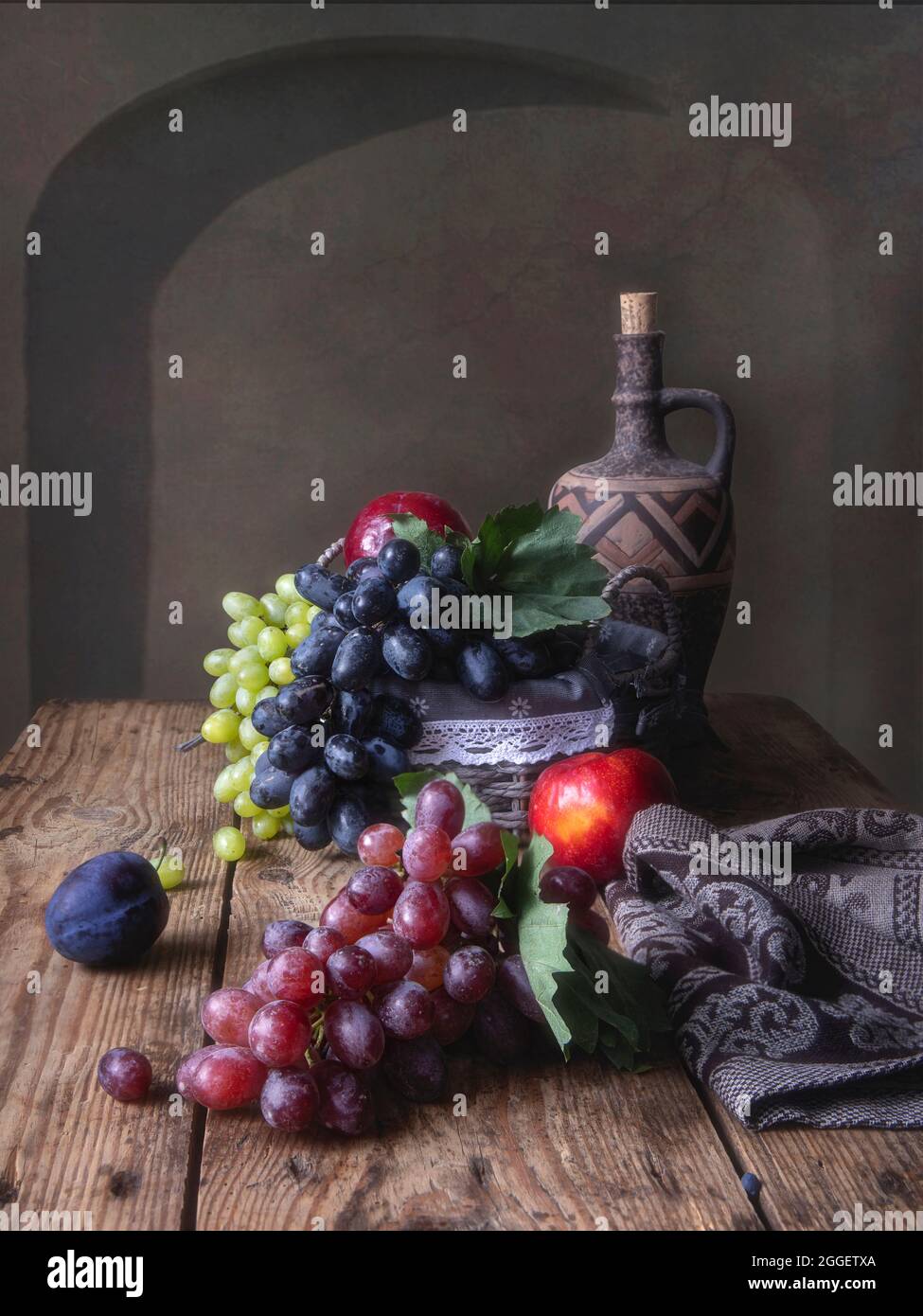 Still life with grapes and wine jug Stock Photo - Alamy
