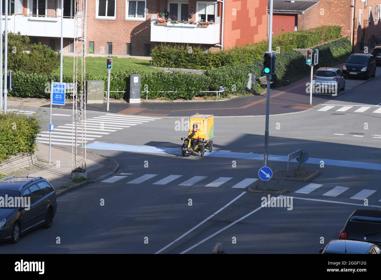 Dhl bike riders hi-res stock photography and images - Alamy