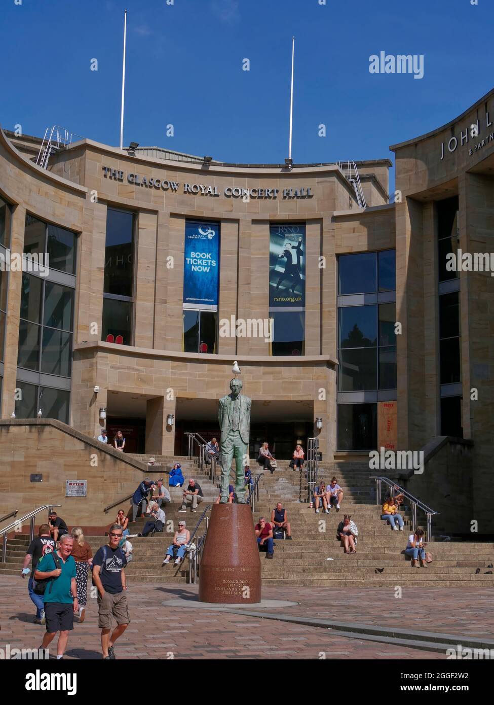 Glasgow concert hall steps hires stock photography and images Alamy