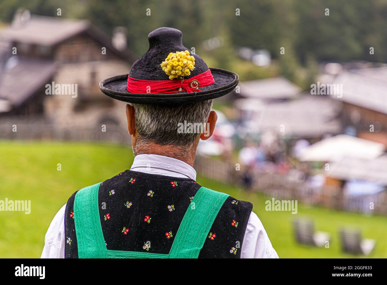 Decorated traditional costume hat of an alphorn blower on the Gompm alp in South Tyrol. Unplugged Taste is the name of the gourmet event at the Gompm-Alm in South Tyrol, Italy. It takes place every year on the last Sunday in August. Alphorns belong to the hearty folklore Stock Photo