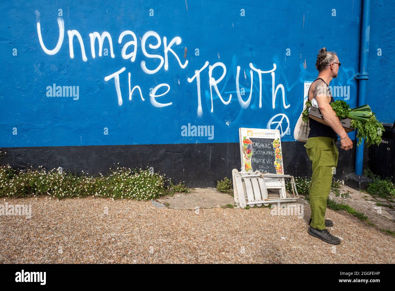 Totnes, August 27th 2021: 'Unmask The Truth' - anti-vaxx graffiti in Totnes, Devon Stock Photo