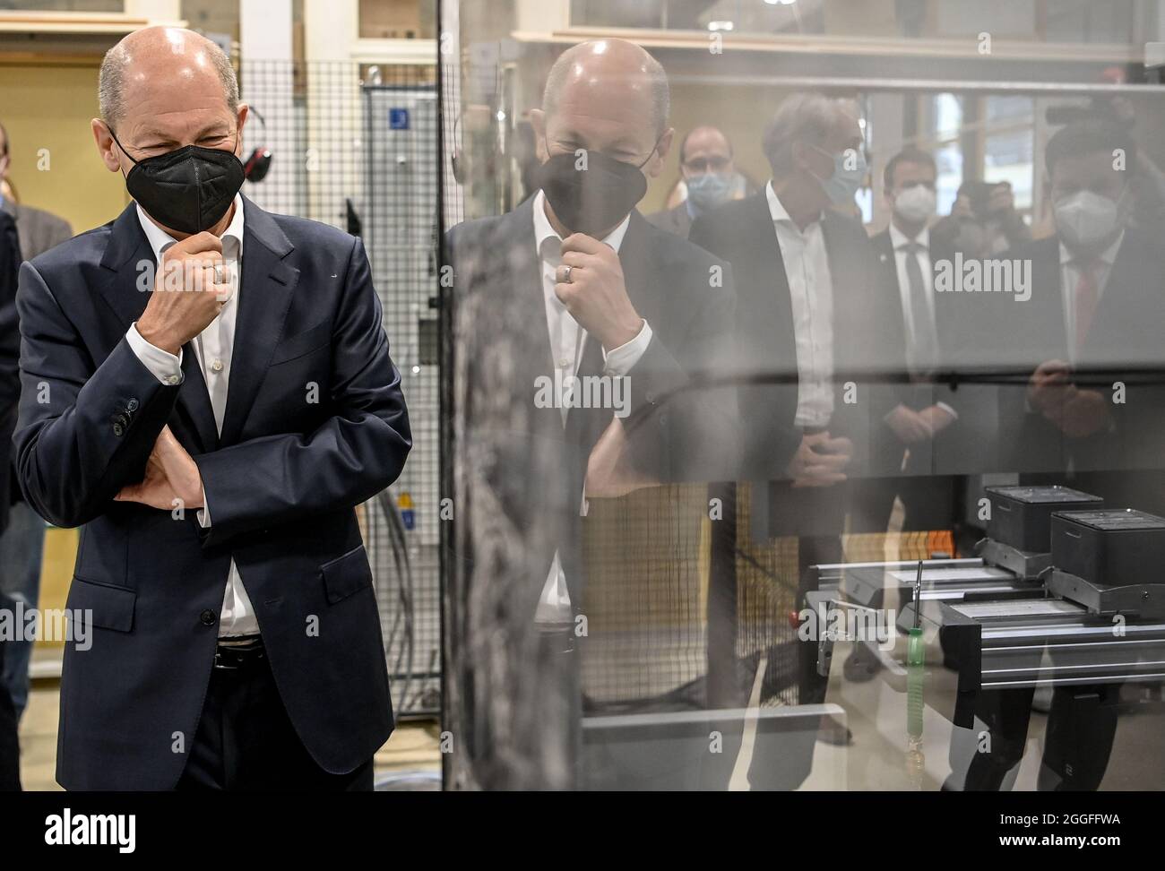 Potsdam, Germany. 31st Aug, 2021. Olaf Scholz (SPD), candidate for the German chancellorship, looks at a machine in the workshop of the training centre Oberlin Berufliche Schulen. Credit: Britta Pedersen/dpa-Zentralbild/dpa/Alamy Live News Stock Photo