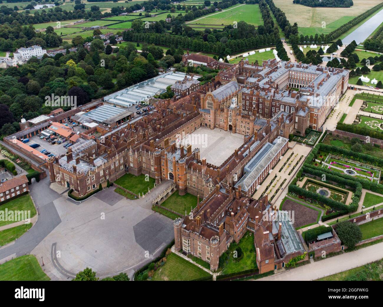 Hampton court palace aerial view hires stock photography and images