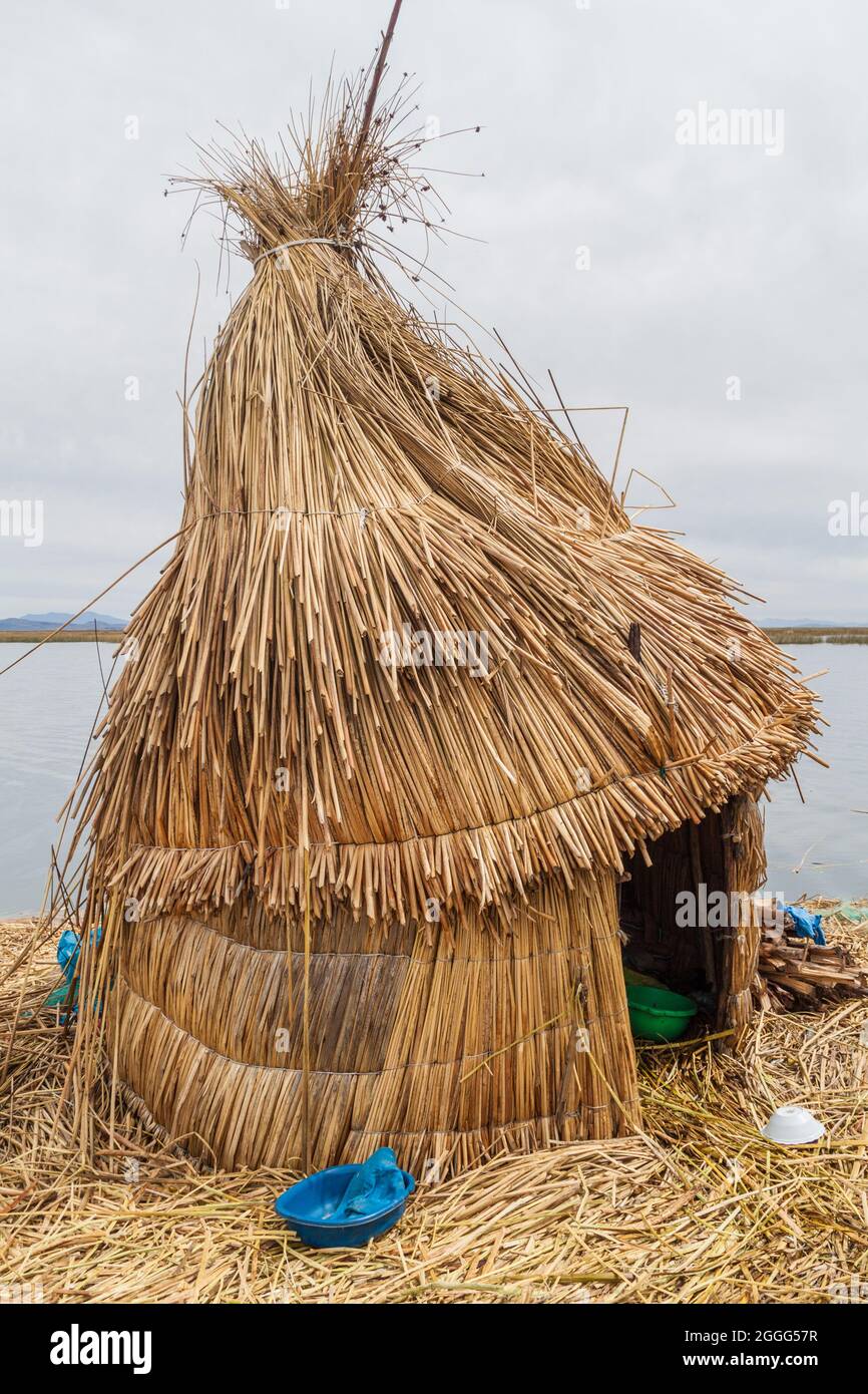 Reed hut at Uros floating islands, Titicaca lake, Peru Stock Photo - Alamy