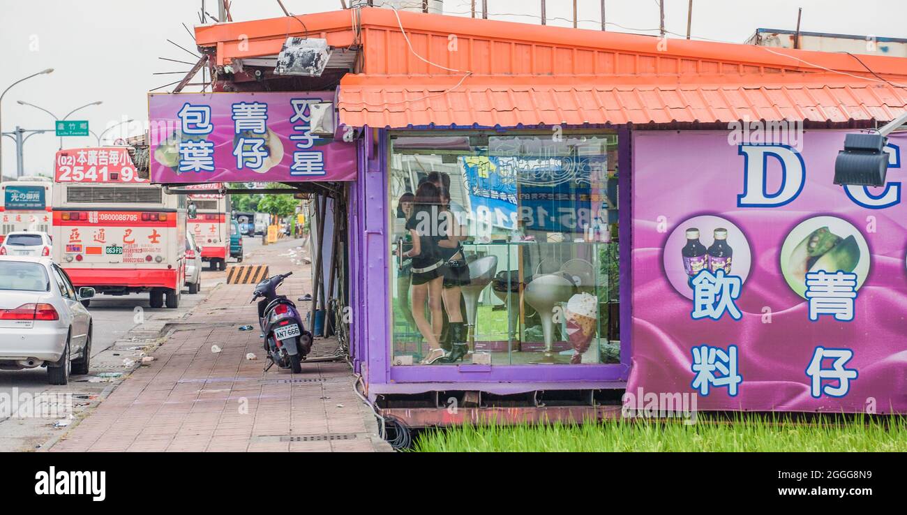 Kiosk at side of highway selling betel nut leaf from betel nut beauty (binlang girl), Taipei, Taiwan Stock Photo
