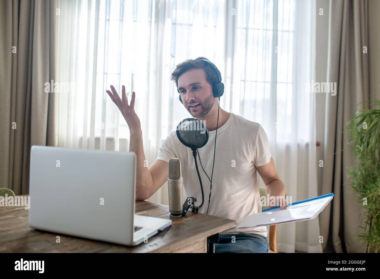 Man With Computer Microphone Young man in headphones microphone hi-res stock photography and images ...