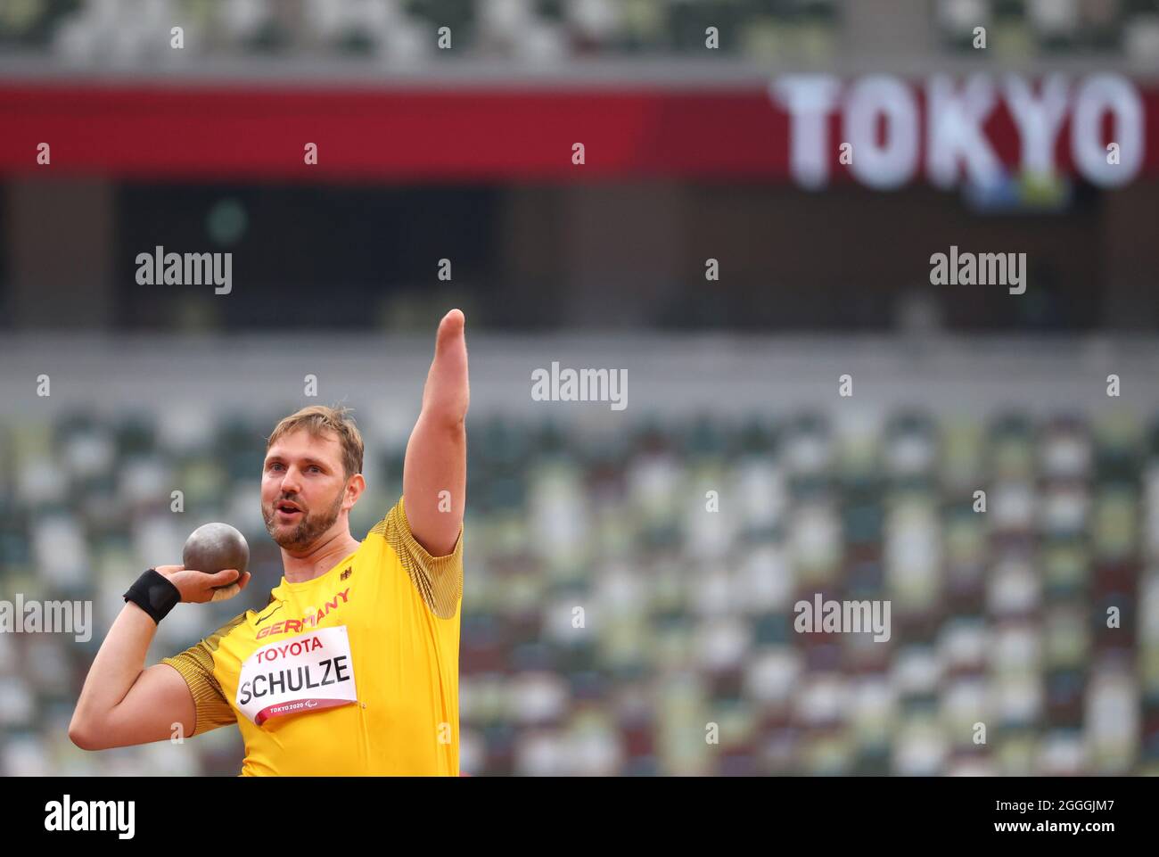 Mens shot put hires stock photography and images Alamy