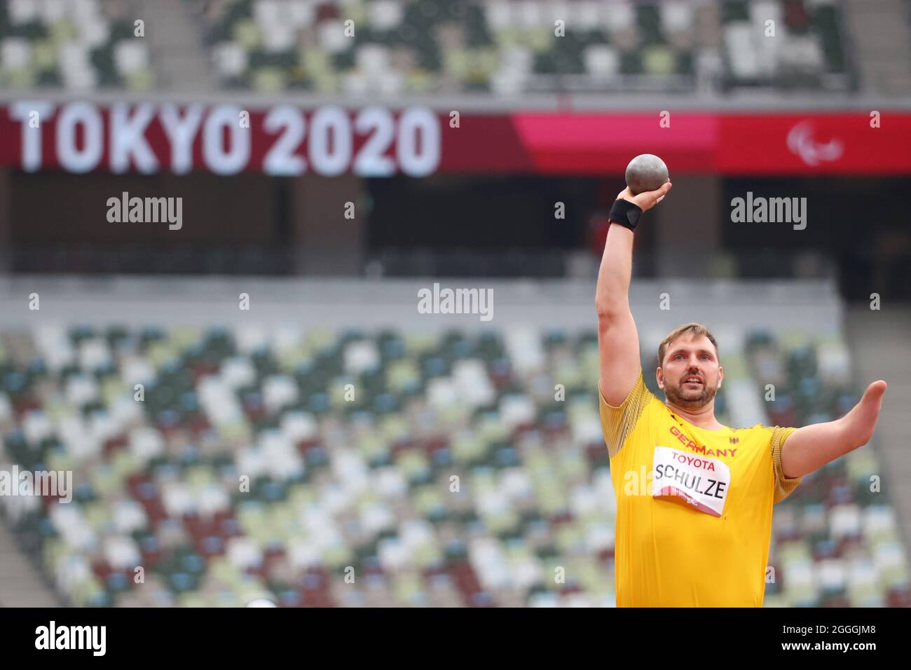Mens shot put hires stock photography and images Alamy