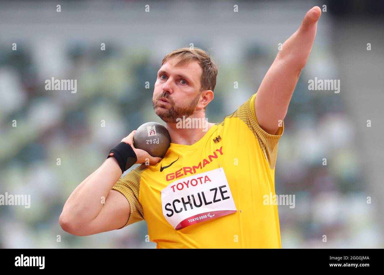 Mens shot put hires stock photography and images Alamy