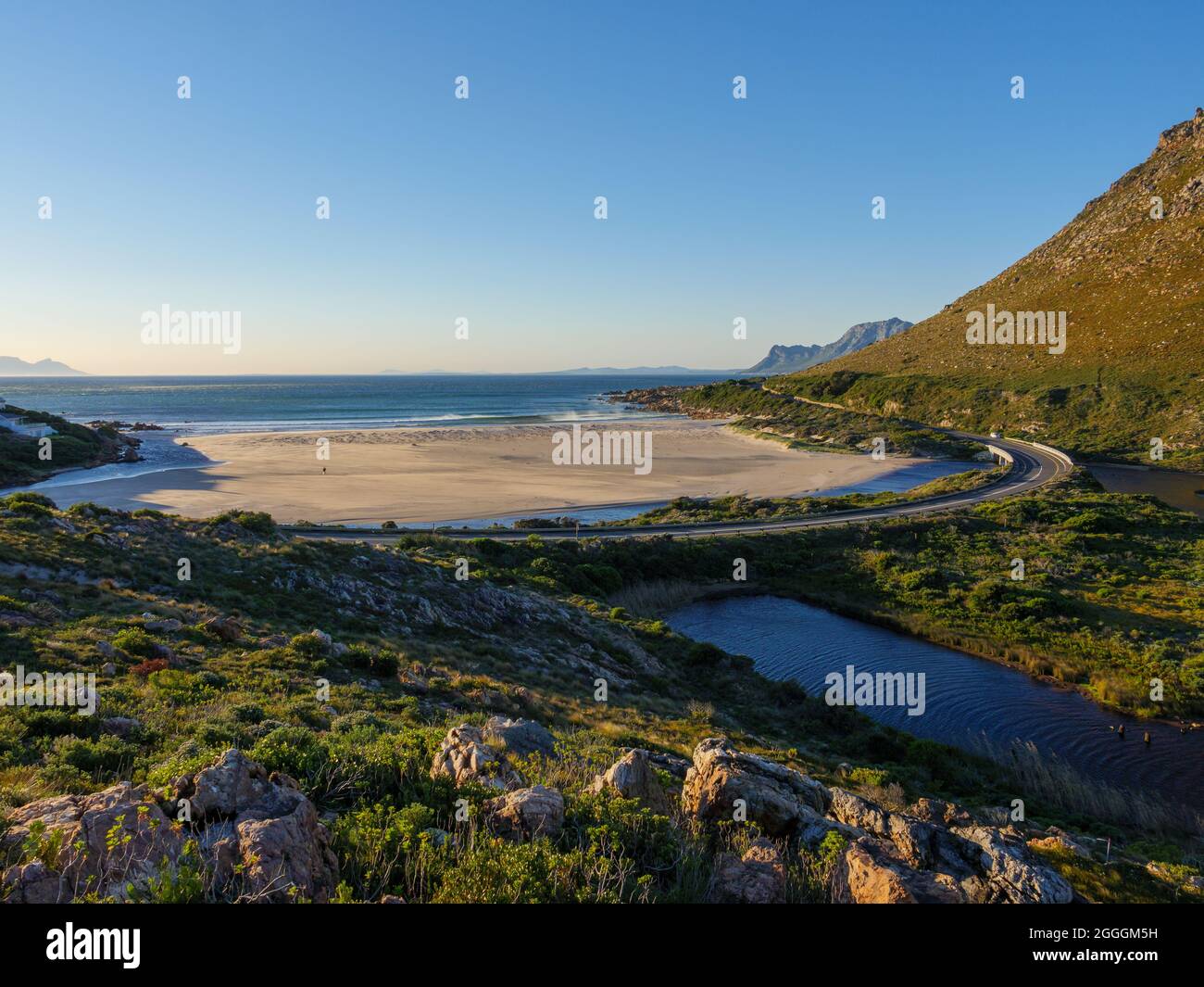The wonderfully scenic R44 Clarence Drive along the eastern shores of False Bay. Rooi-Else, near Cape Town, Western Cape. South Africa Stock Photo