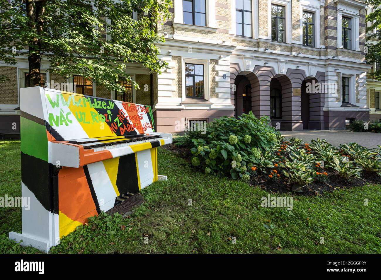 Riga, Latvia. August 2021.  a piano in front of the entrance to the Ridze, Primary school in the city center Stock Photo