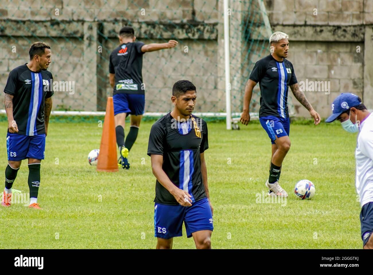 San Salvador, El Salvador. 31st Aug, 2021. Salvadoran players warm up during the training session for a qualifier game against the United States for a ticker to the Qatar 2022 world cup. Credit: SOPA Images Limited/Alamy Live News Stock Photo