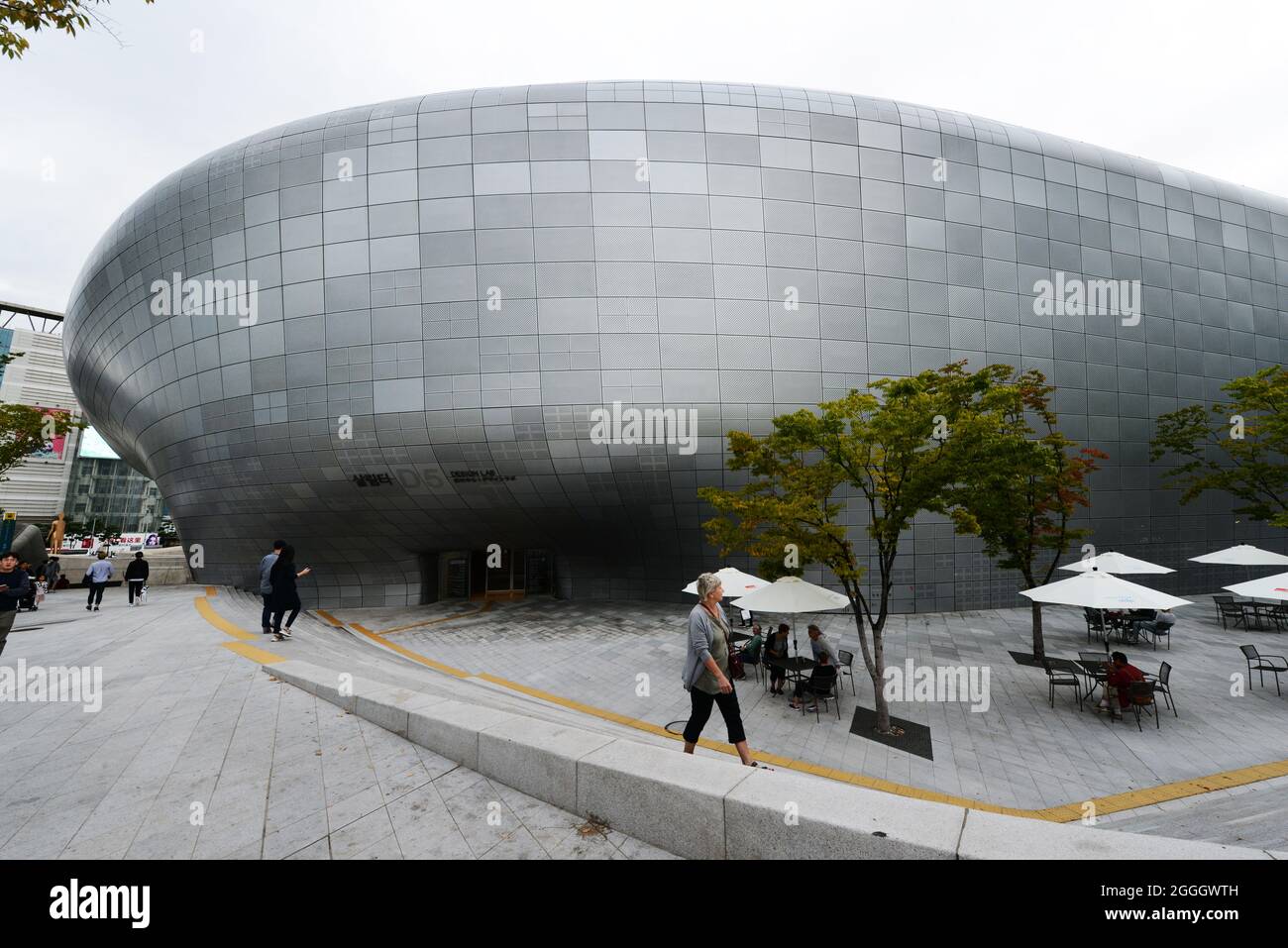The iconic Dongdaemun Design Plaza in Seoul, Korea. Stock Photo