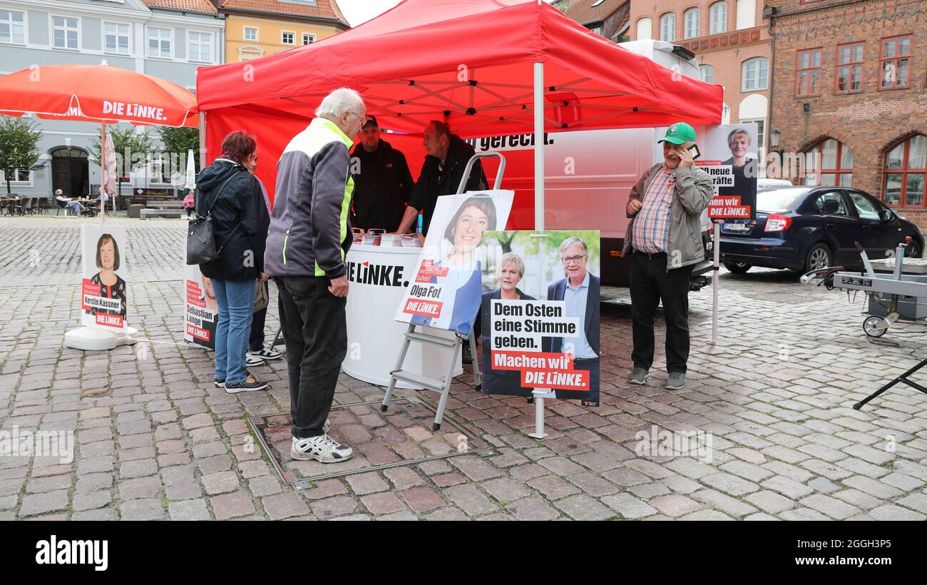 Janine Wissler und Dietmar Bartsch bei der Städtetour der Partei Die Linke zur Bundestagswahl 2021 mit dem Motto 'Sozial gerecht. Vor Ort. Jetzt!' auf Stock Photo