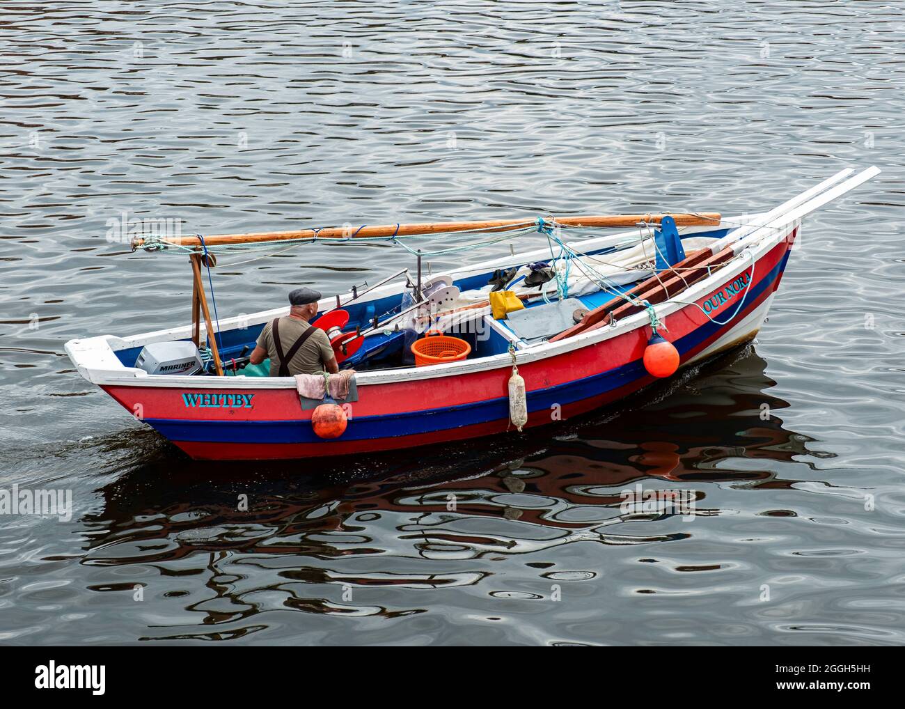 A fishing boat sailing into Whitby Harbour, North Yorkshire Stock Photo ...