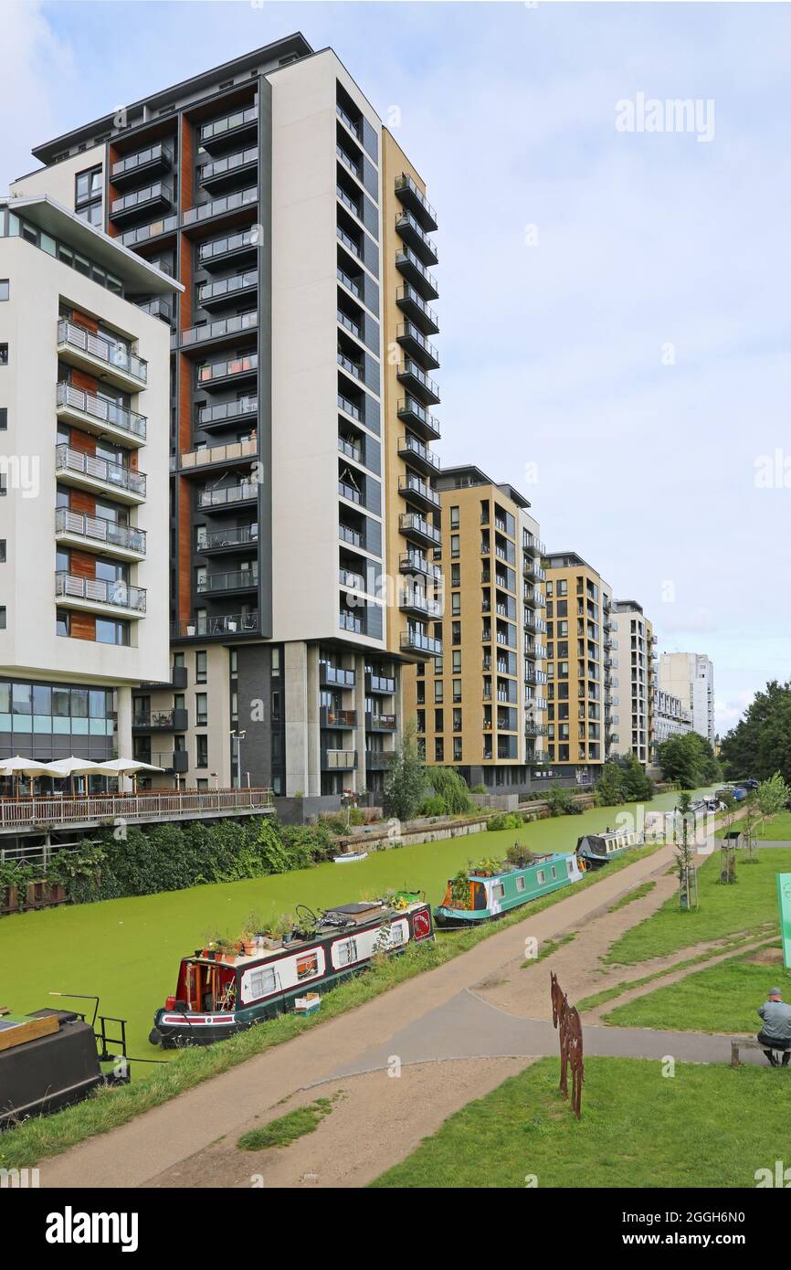 Suttons Wharf, a new residential development next to the Grand Union Canal in East London. Designed by Burwell Deakins Architects Stock Photo