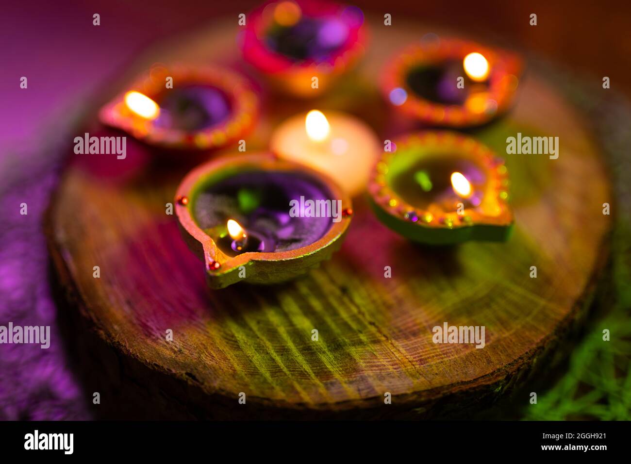 Round candle burning hires stock photography and images Alamy